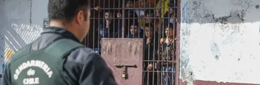 Informe del INDH expuso indignas condiciones de vida de población carcelaria en Chile que van desde no comer en 20 horas hasta no tener acceso a baño