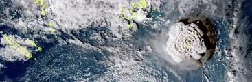 Dos mujeres fallecieron en Perú por tsunami tras erupción del volcán en Tonga