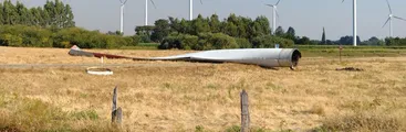 Gigantesca aspa de aerogenerador de empresa Aela Energía cayó en cercanías de viviendas en Los Ángeles