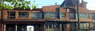 Colegio Andrés Bello de Chiguayante se va a paro: denuncian que estudiantes almuerzan en el suelo