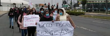 Asistentes de la educación de Liceo Técnico de Talcahuano en paro exigen al municipio mayor dotación paradocente ante constantes hechos de violencia