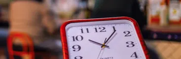 Cambio de hora y horario de invierno en Chile: ¿Cómo nos afecta a nivel biológico?