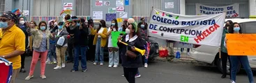 Trabajadoras/es en huelga del colegio Bautista acusan intransigencia y condicionamiento de la negociación por parte de fundación sostenedora