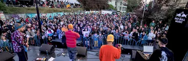 Fluvial, o cuando las y los músicos deben pagar por tocar