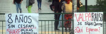 A 8 años del megaincendio en Valparaíso: Comunidad protestó exigiendo reconstrucción de Cesfam en Cerro Las Cañas