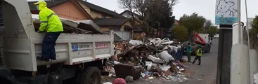 Basura en Concepción: Aseo y Ornato señala que como la recolección de residuos domiciliarios está tercerizada no puede intervenir, Medio Ambiente dice que eso no le compete