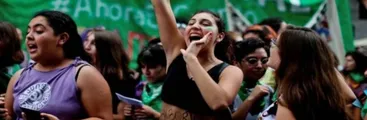Garantizar el acceso a la salud sexual reproductiva de mujeres y disidencias sería posible si se Aprueba la Nueva Constitución