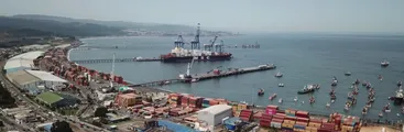Pescadores que denuncian afectación por contaminación del Puerto de Coronel exigen reparaciones