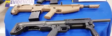 Formalizan a carabinero (r) por traficar armas con N° de serie borrado y municiones: Escuchas telefónicas advirtieron compra y venta
