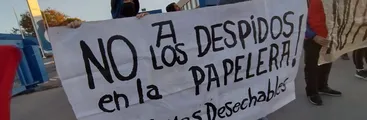 Trabajadores/as despedidos de papelera filial de CMPC protestan en Puente Alto exigiendo ampliación de finiquitos y reincorporaciones