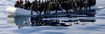 Misión de la ONU denuncia que migrantes son violadas y extorsionadas por comida y agua en Libia