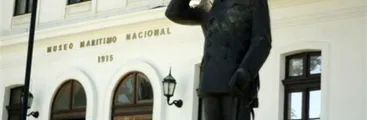 Corte de Santiago ordena a la Armada retirar estatua de golpista ex Almirante Merino