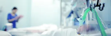 Ad portas del invierno: Quinta ola del Covid y explosivos brotes de virus respiratorios estacionales golpean sistema de salud en Chile