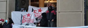 Contra la colusión y las alzas: Organizaciones sociales se toman ministerio de Hacienda