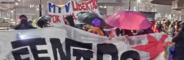 Por la vivienda digna y buen vivir: comités de vivienda de FENAPO marchan bajo la lluvia en Concepción