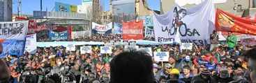 Movimientos Sociales salen a la calle nuevamente: exigen salario universal en Argentina