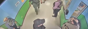 Video muestra indignante inacción policial mientras pistolero asesinaba a 21 personas en escuela de Uvalde, EE.UU.