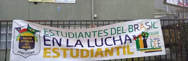 Pese a que estudiantes entregaron toma frente a carabineros y autoridades de educación, dirección del Colegio Brasil pretende inculparles millonario robo
