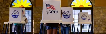Kansas vota a favor de proteger el derecho al aborto