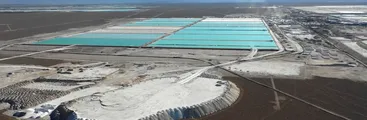Proyecto educativo muestra impacto de producción de autos eléctricos en desierto de Atacama por extracción de Litio