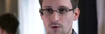 Rusia otorga la ciudadanía al activista Edward Snowden