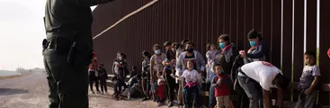 Con Trump o con Biden: Más de dos millones de personas migrantes detenidas en el último año en la frontera sur de EEUU