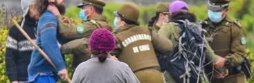 Carabineros custodió a inmobiliaria para iniciar obras de viviendas de lujo sobre terreno en proceso de declararse Santuario de la Naturaleza en Punta de Tralca deteniendo a vecinos
