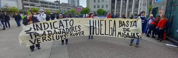 Trabajadoras/es de Versluys San Martín inician huelga exigiendo salarios justos