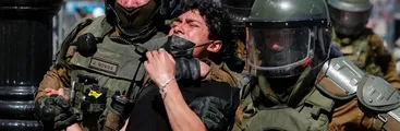 Violencia policial y querellas contra secundarios marcaron jornadas de protestas estudiantiles en Santiago