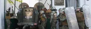 Estudiantes del INBA son asediados por Carabineros y militares tras exigir mejoras en alimentación e infraestructura
