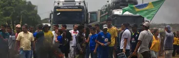 Bolsonaristas suman bloqueos en carreteras y aeropuertos tras triunfo de Lula da Silva