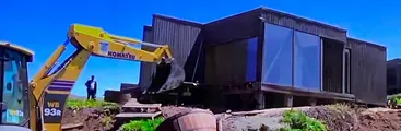 Partió demolición de casas de lujo que mantenían tomada parte de la playa Pupuya en la comuna de Navidad