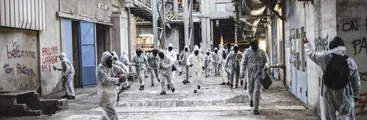 Decenas de ecologistas atacaron una industria contaminante en Francia: Tuvo que cerrar momentáneamente