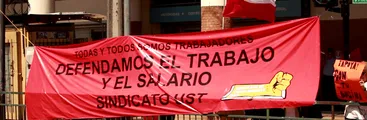 Huelga nacional: Trabajadores/as de universidad Santo Tomás exigen aumento salarial a las afueras de sede penquista