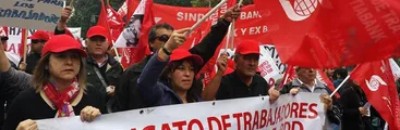 Tras 14 años de lucha sindical: Obligan a banco Scotiabank a pagar deuda de asignación a trabajadrores/as