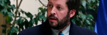 Con platas públicas: Diputado republicano mantiene contratado a exagente de la CNI como personal de apoyo