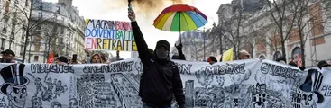 Protestas se mantienen en Francia tras aumento en edad de jubilación