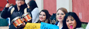 Talcahuano: Sindicato del colegio Etchegoyen inicia huelga con protesta a las afueras del establecimiento