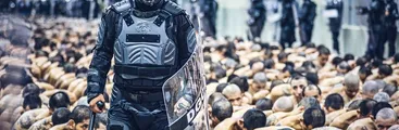 Gobierno de Bukele reconoce "posibles errores" en detener a personas sin nexo con pandillas