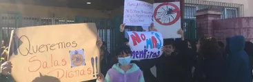 Comunidad de Escuela Boca Bío Bío Sur realizó protesta acusando graves problemas de infraestructura