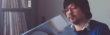 Pancho Relámpago lanza canciones indie folk sobre el decaimiento emocional en su primer EP "Neon Genesis"