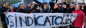 Trabajadores de Pipau Talcahuano en huelga por mejoras laborales: "Hay choferes que manejan casi 14 horas"