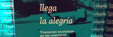 "Mientras llega la alegría": Libro aborda el rol de policías y políticas de seguridad en los primeros años de la transición chilena