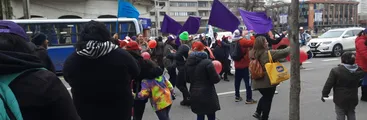 Pobladores/as de FENAPO protestan afuera del SERVIU en Concepción por lentitud en proyectos para comités de vivienda