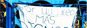Tras ocho días en toma: Estudiantes del liceo Hornopiren consiguen mejoras en baños, pisos y techumbre