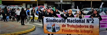 “No hay plata pa´ las tías, pero sí para lencería”: Trabajadoras/es de Fundación Integra en paro acusan incumplimientos desde el Gobierno