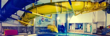 Niña perdió su dedo meñique en un tobogán: Centro recreativo en La Florida condenado a pagar indemnización tras traumático accidente