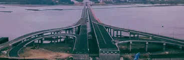 Constructora que se adjudicó trato directo para terminar Puente Bicentenario está salpicada por financiamiento ilegal de partidos en España