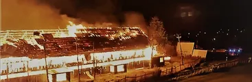 Incendio consumió Monumento Histórico Nacional Galpón Industrial IMASA en Neltume, región de Los Ríos