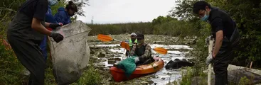 Basurales y violencia: El drama del humedal Vasco de Gama en Hualpén que se arrastra hace casi 10 años